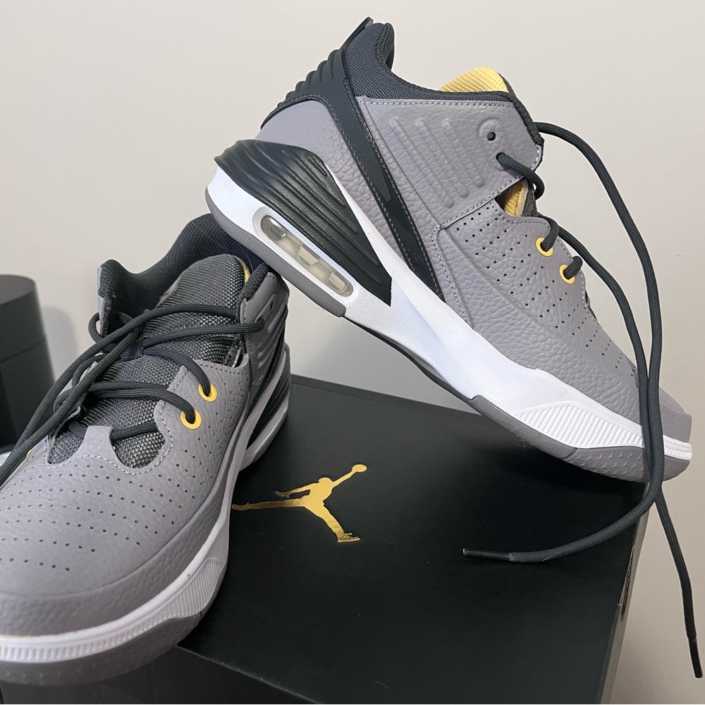 Jordan Max Air Sneakers in Gray and Yellow Big kids 7y, women’s 8.5